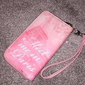 Meet me in Paris wristlet Claire's